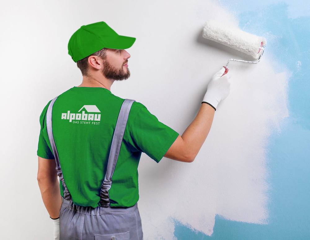 Логотип компании по ремонту домов Alpobau в Германии. Нанесение на рабочую одежду