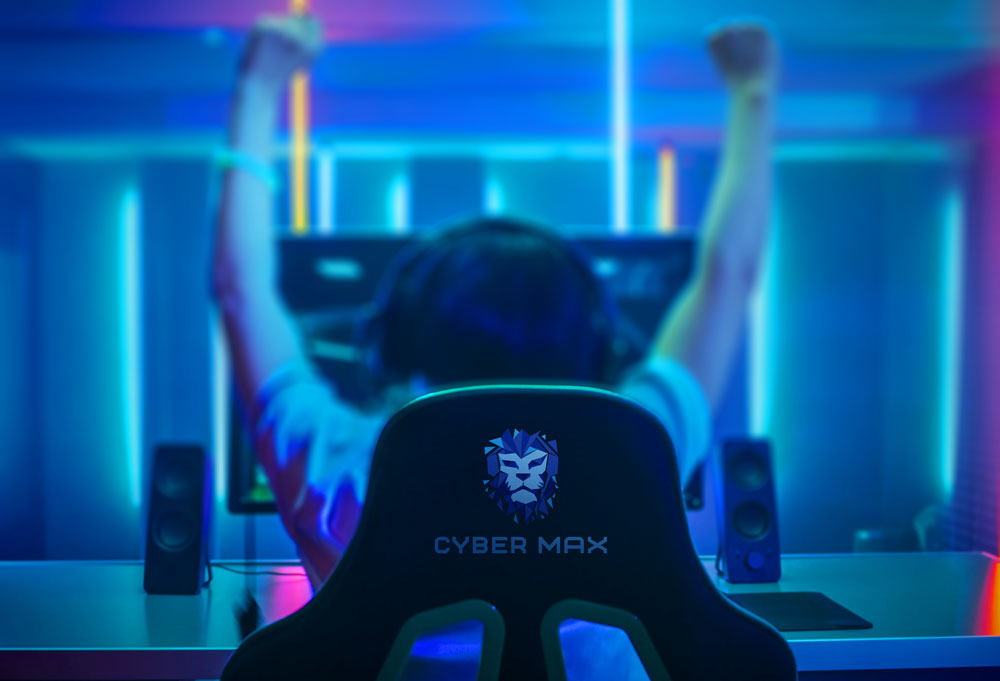 Логотип для кибер клуба Cyber Max. Брендинг компьютерного кресла