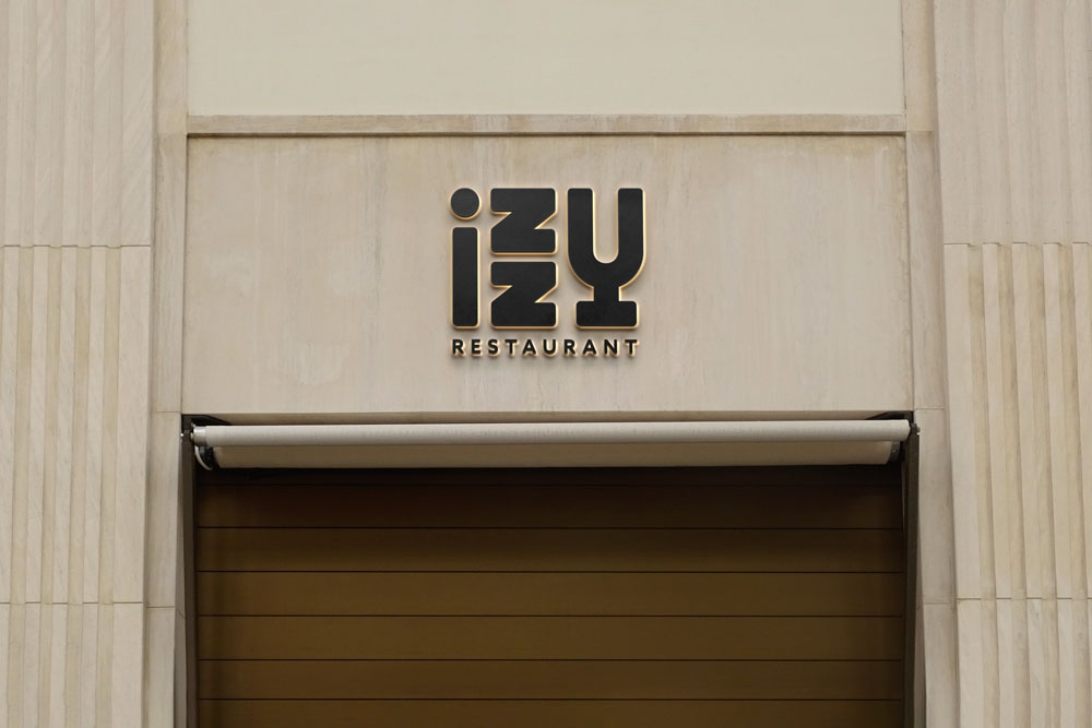 Логотип ресторана паназиатской и европейской кухни. Объемные буквы на фасаде.