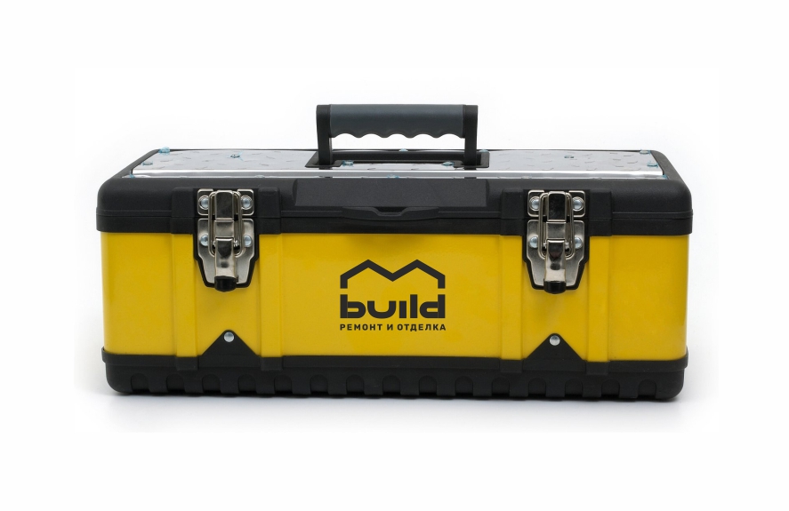Логотип M-build на ящике с инструментами